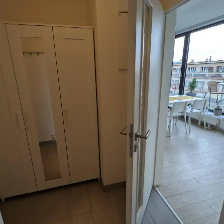 Cozy With Big Terrace In - Karlin شقة