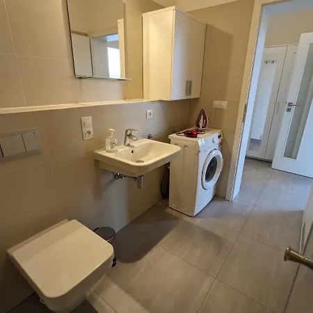 شقة Cozy With Big Terrace In - Karlin براغ